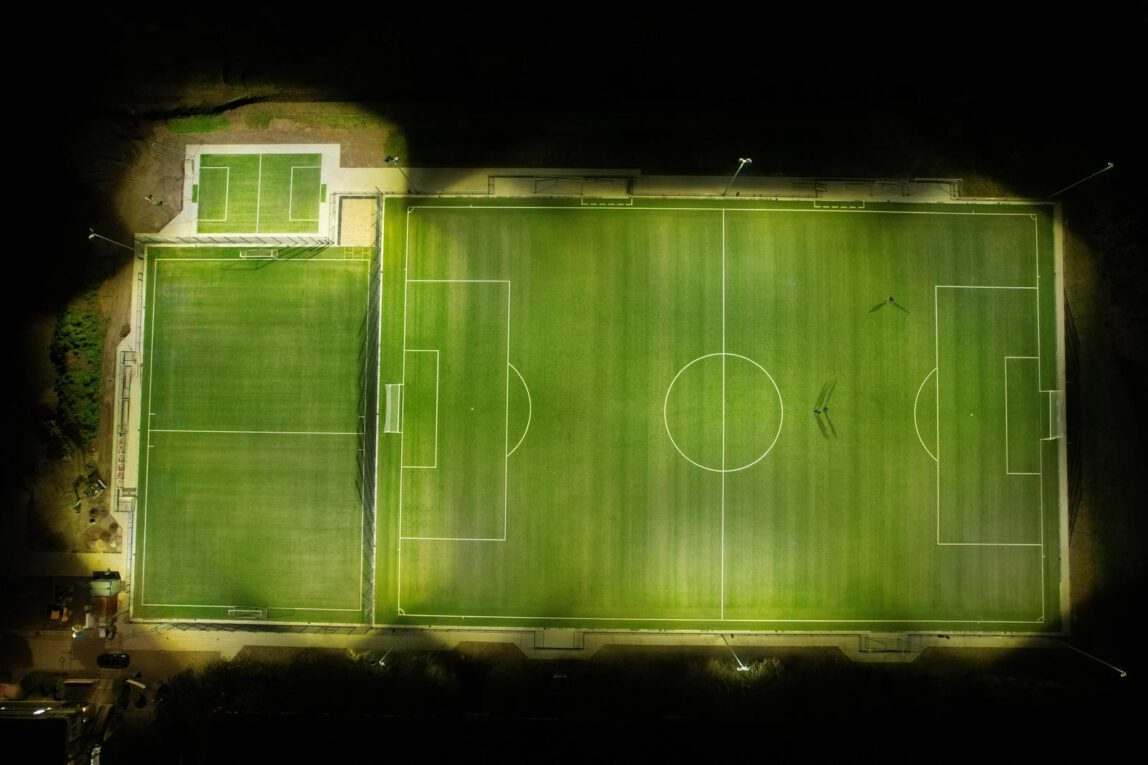 Kunstrasen und Soccer-Court